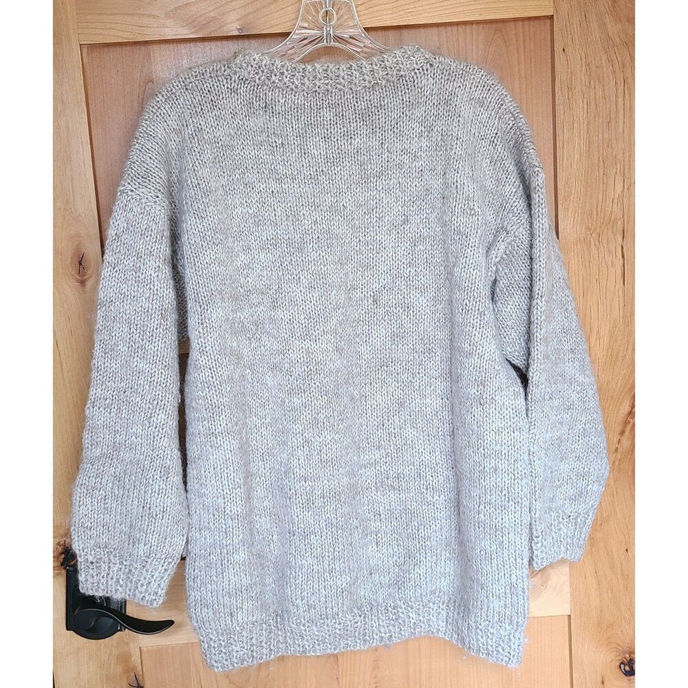 New Zealand 100% Wool Gray Beige Sweater MEDIUM Warm Winter‎ Closet Staple M - Picture 2 of 6